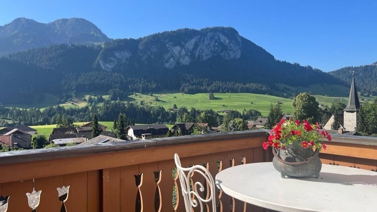 Chateau-d'Oex Apartment | Spacious Three Bedroom Apartment With Stunning Views