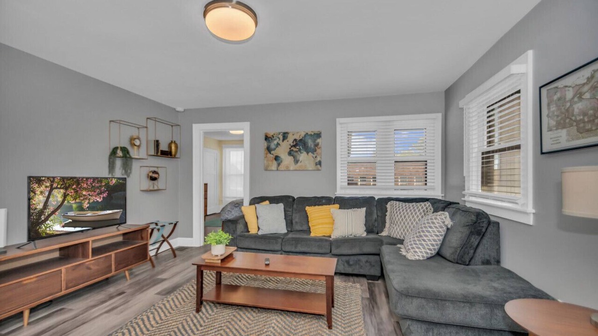 Bay View House | Spacious Top Floor Home on KK AVE BAYVIEW