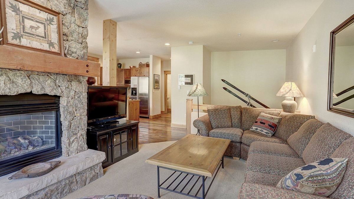 Keystone House | Spacious Townhome/Pool and Hot Tub Access/Private Patio