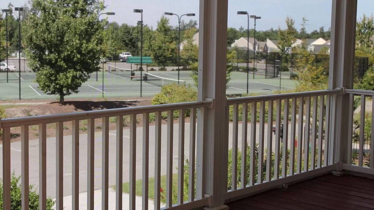Bluffton House | Spacious Townhouse in Bluffton Overlooking Lake.