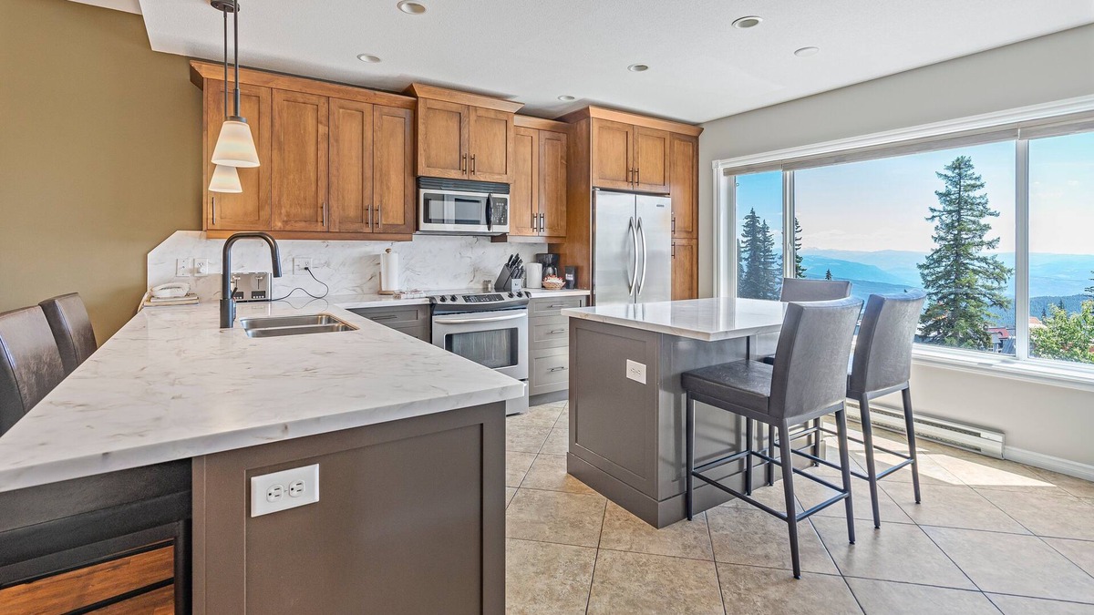 Silver Star Mountain House | Spacious Townhouse w/views - Great for bigger groups!