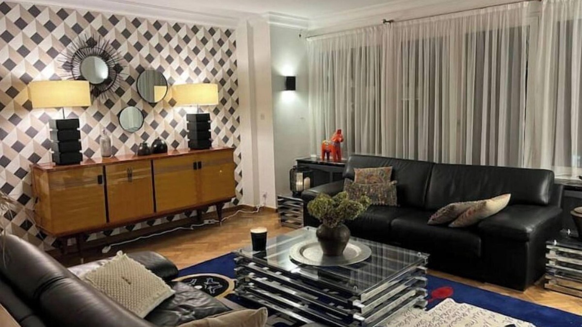 Liege House | Spacious townhouse with garden and garages
