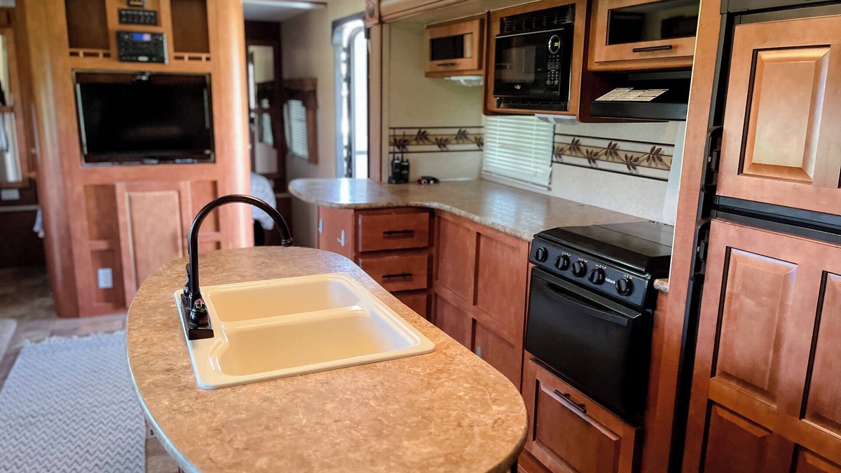 Stevensville House | Spacious Travel Trailer with AC in Stevensville