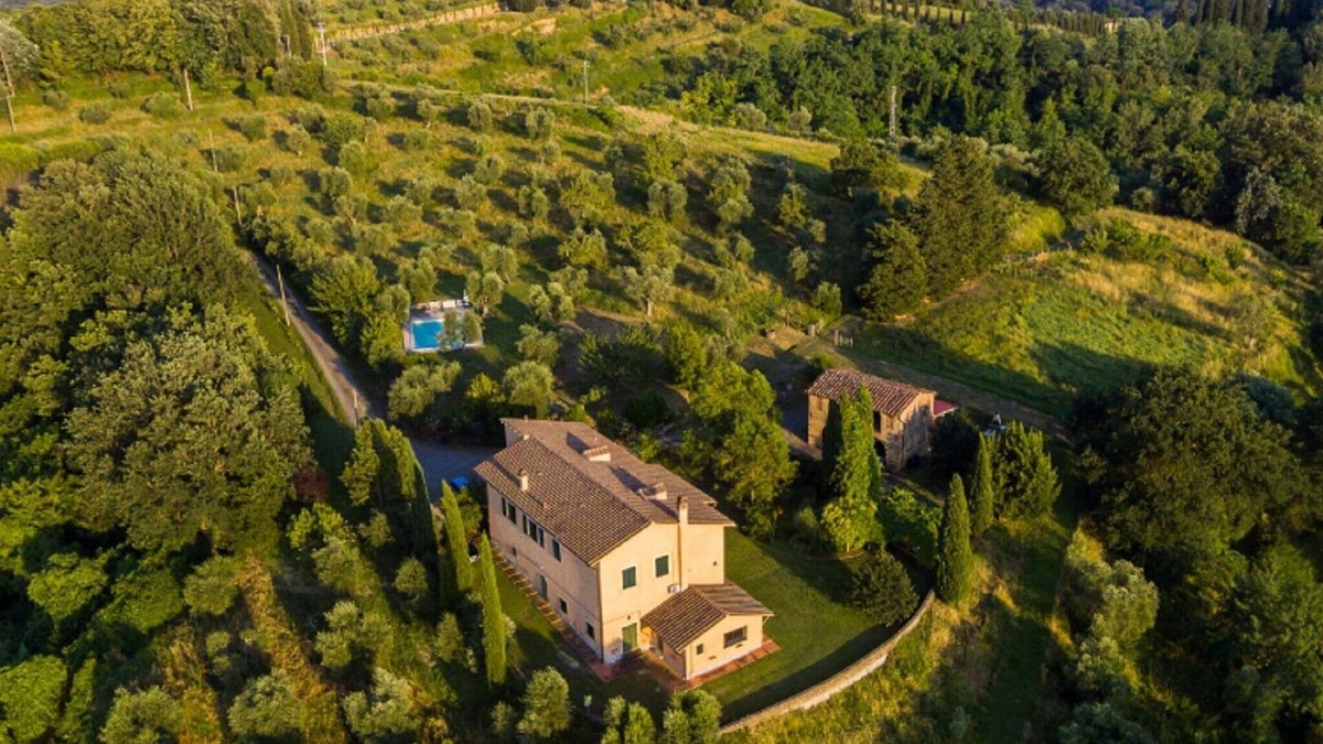 Palaia House | Spacious Tuscan Villa Retreat