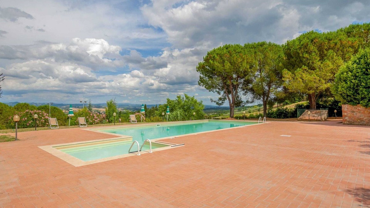 Varna House | Spacious Tuscany Retreat