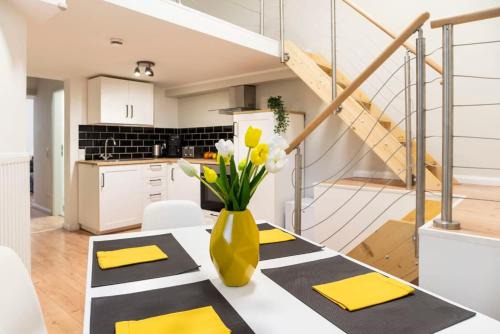 Wedding Apartment | SPACIOUS Two BR plus AC plus SelfCheckIn