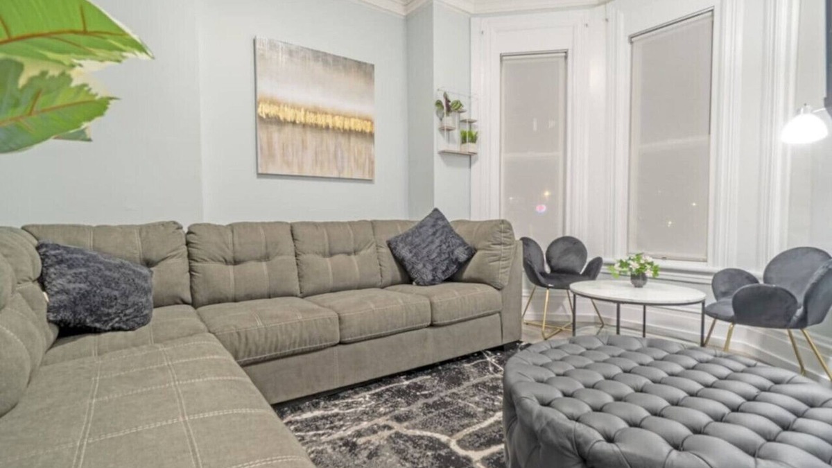 South End Apartment | Spacious Urban Gem ~ Steps from the Pier ~ Parkingn