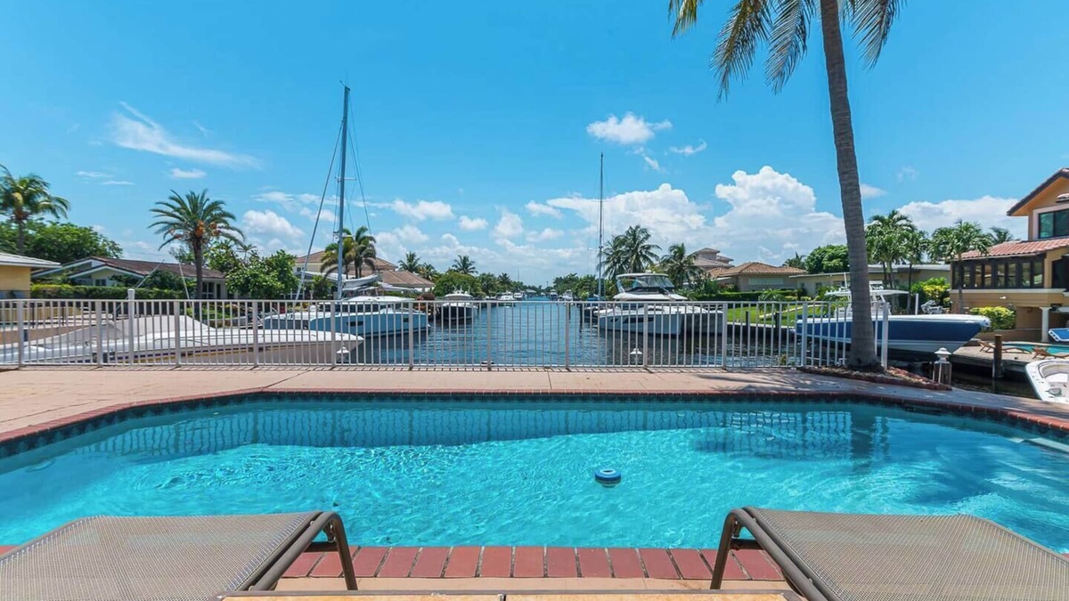 Galt Mile House | Spacious house walking distance to the beach