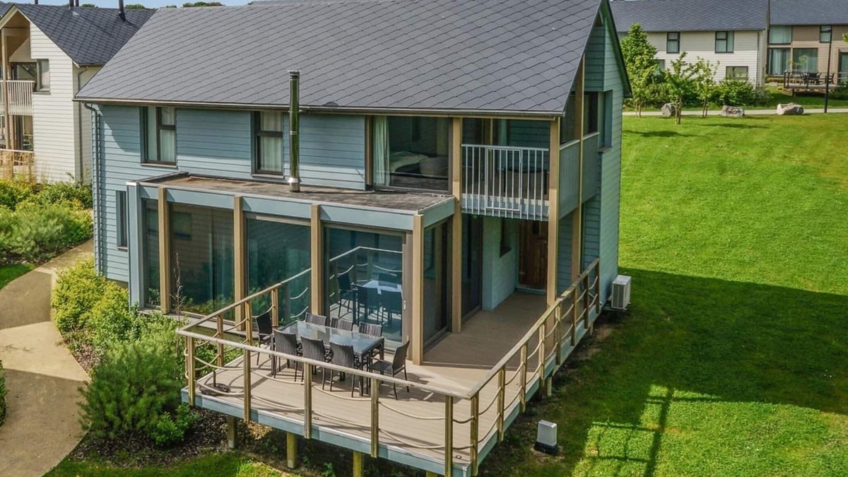 Froidchapelle Villa | Spacious Villa Near Castle