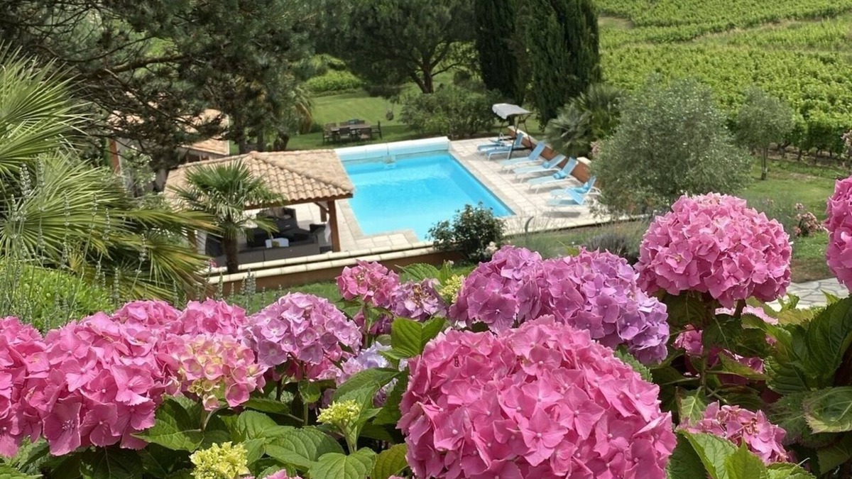 Sainte-Croix-Du-Mont Villa | Spacious Villa among vineyards