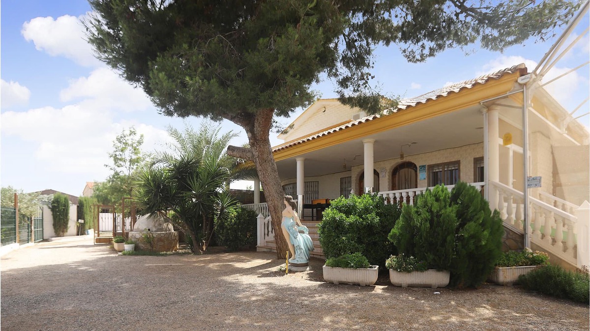 Puerto Lumbreras House | Spacious vacation accommodation on the border with Portugal.