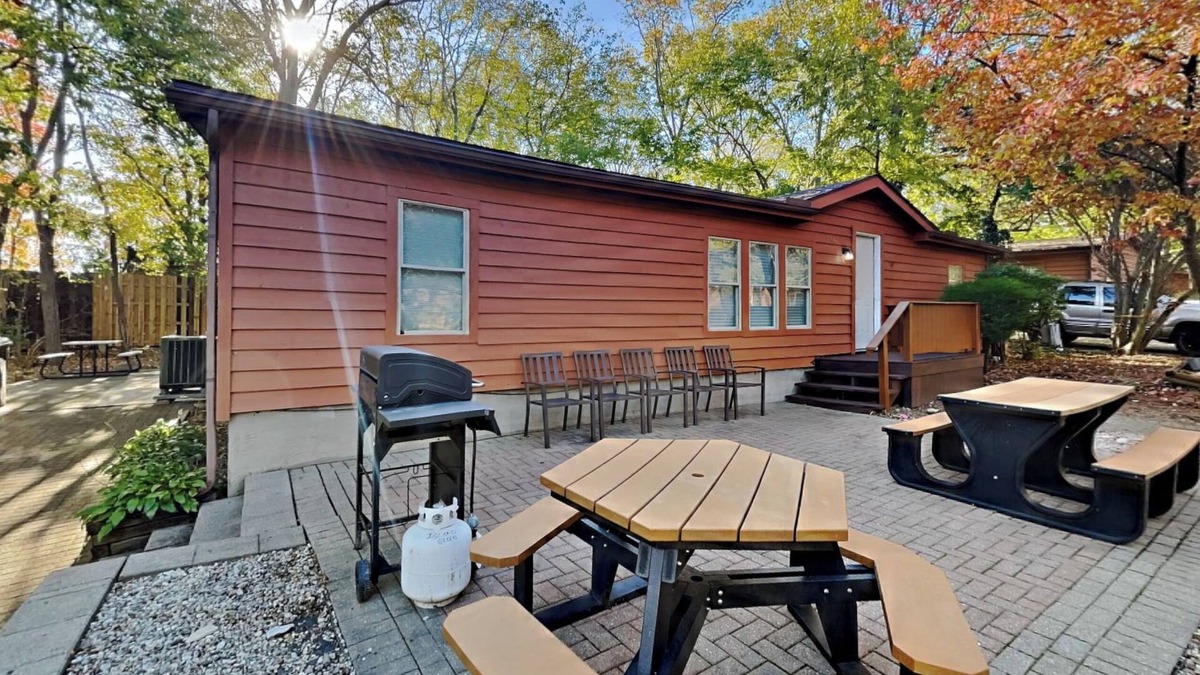 Put-in-Bay House | Spacious Vacation Home - Put-in-Bay - Sleeps 16 w/5 BR, 3 BA. Big Pool- IC66