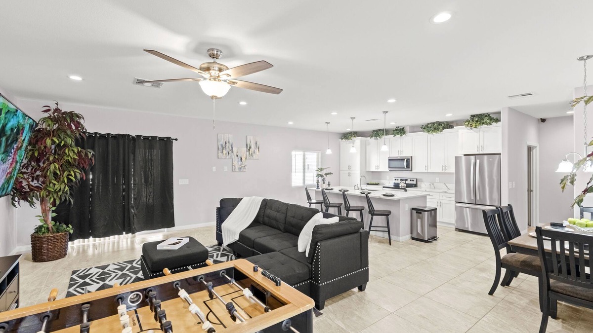 Las Vegas House | Spacious Vegas Home! 4 bedroom 2.5 bathrooms conveniently located !