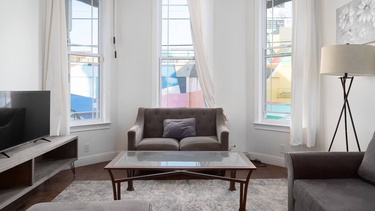 Jingletown House | Spacious Victorian close to SF & Bart + Parking