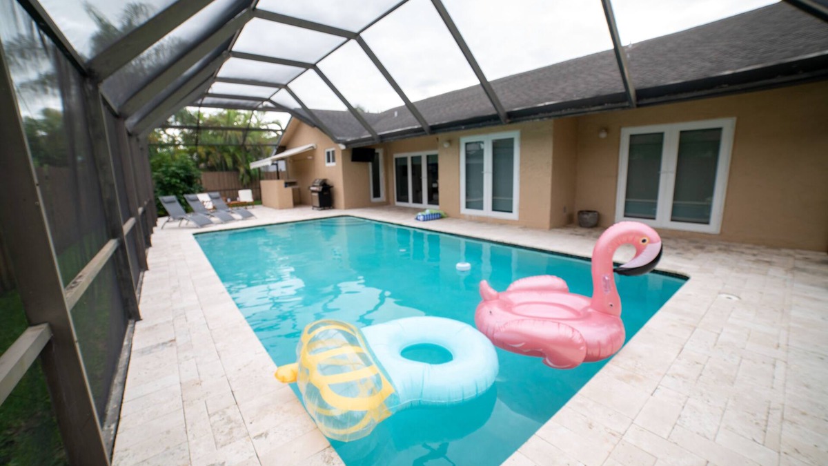 Ludlam Villa | 🏖Spacious Villa 🌴 4-Bedroom with Heated Pool 🤩🔥