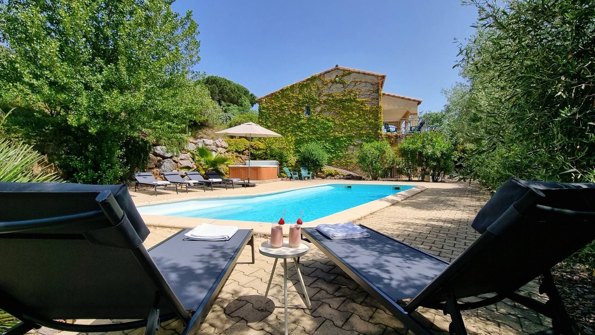 Caunes-Minervois Villa | Spacious villa with private pool in Caunes