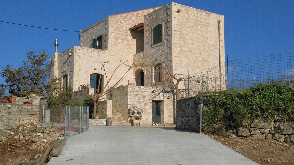 Margarites Villa | Spacious Villa in Margarites with Private Garden