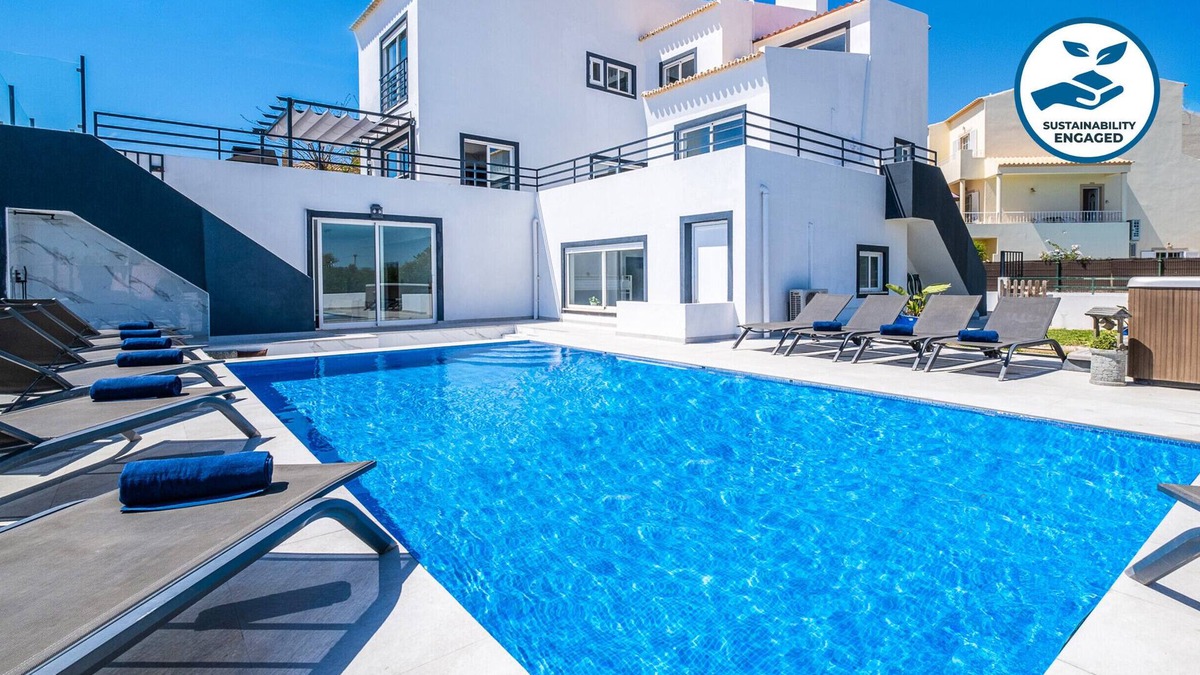 Pera Villa | Spacious Villa: Jacuzzi, Cinema & Heatable Pool