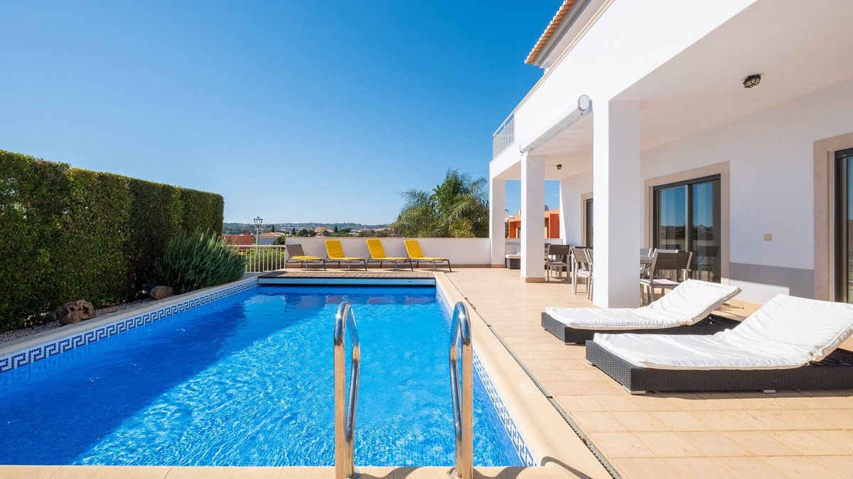 Ameijeira Villa | Spacious villa near town [46]