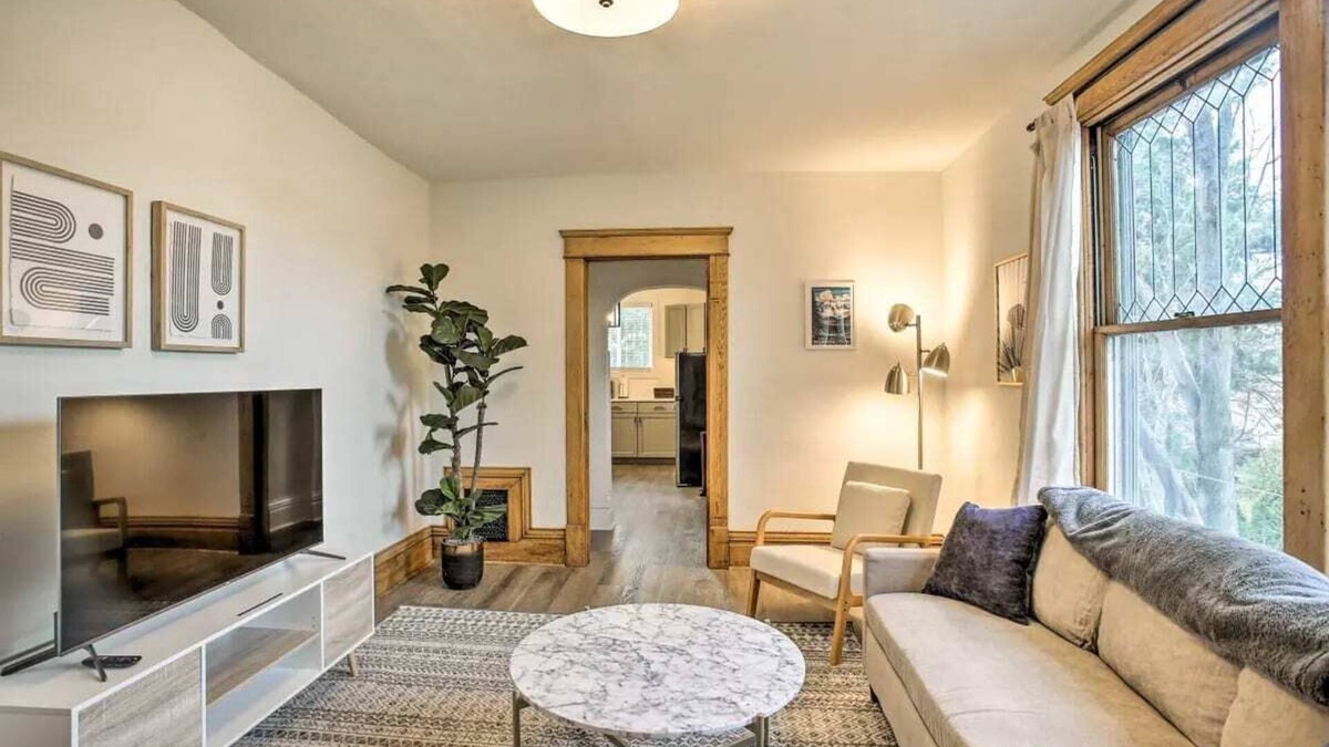 West Central House | Spacious Villa-Triplex in Kendall Yards - Sleeps 13