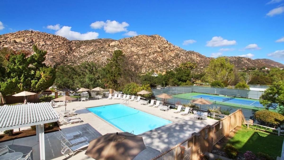 San Diego Country Estates Apartment | Spacious Villa w/Full Kitchen, Swimming Pools & Tennis Courts in Ramona