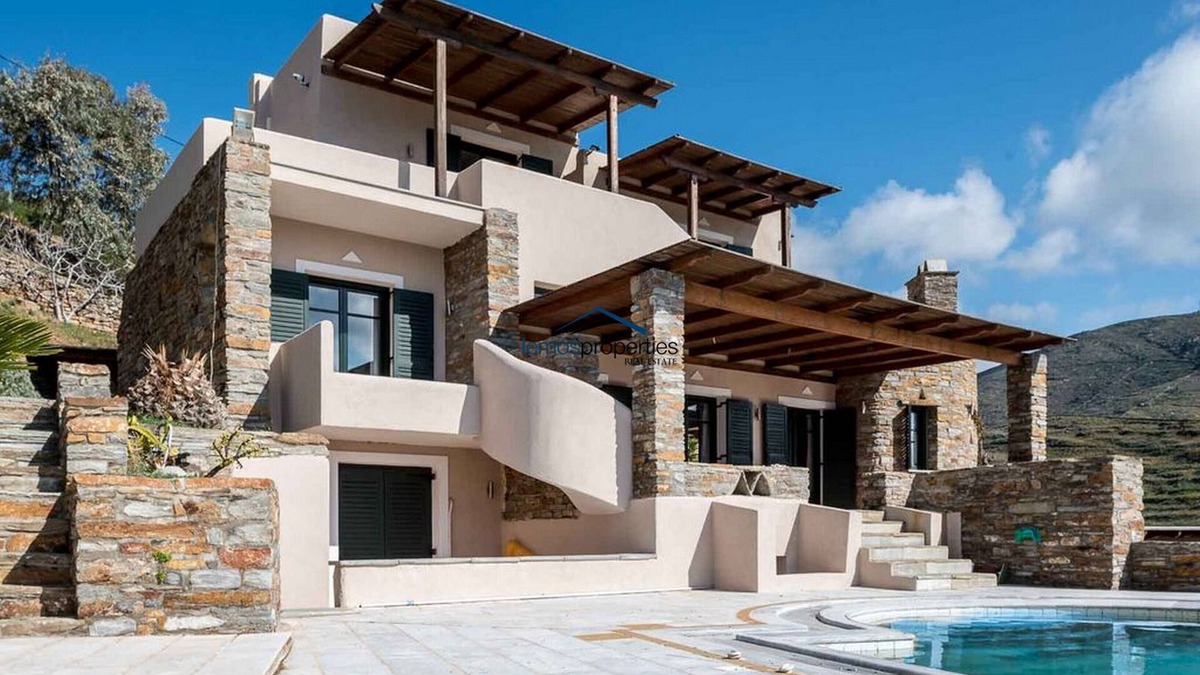Koundouros Villa | Spacious villa with a pool only 3 minutes by foot from the beach of Koundouros