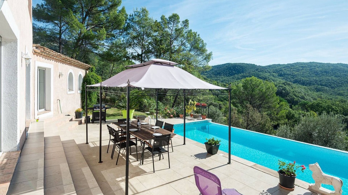 Bargemon Villa | Spacious villa with private pool