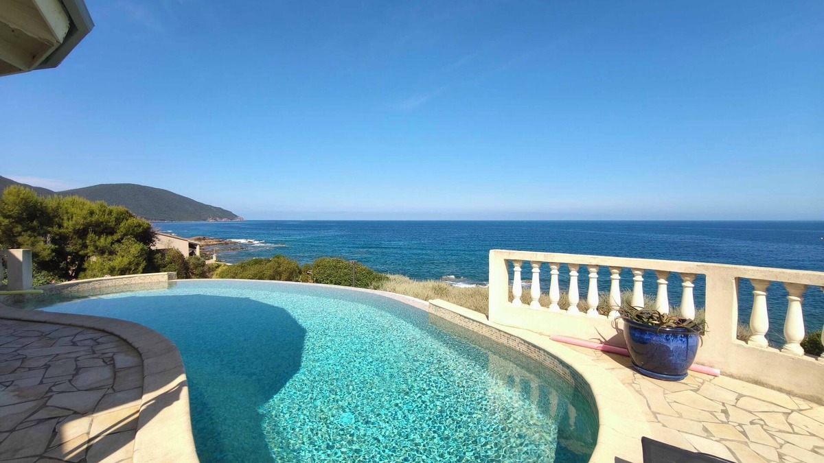 Villanova House | Spacious villa with pool and sea views