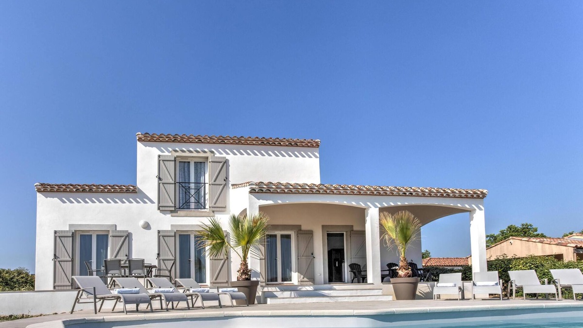 Aigne Villa | Spacious villa with pool and panoramic views