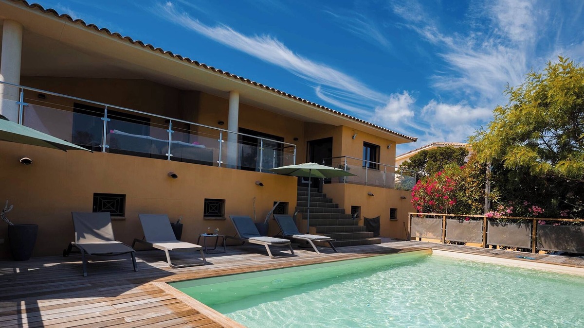 Cirendinu Villa | SPACIOUS VILLA WITH PRIVATE SWIMMING POOL/BEACH 500 M (near Porto Vecchio)