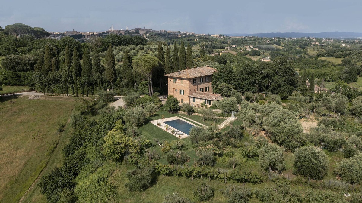 Siena Villa | Spacious villa with stunning pool, luscious gardens