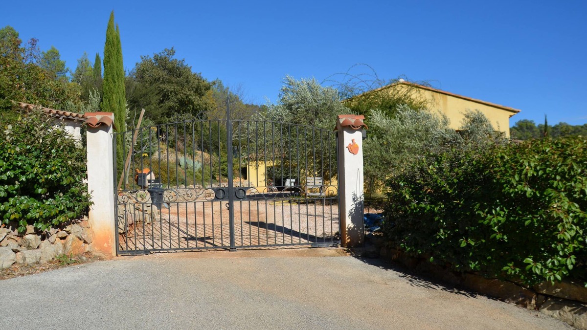 Cabasse Villa | Spacious villa with swimming pool in the heart of Provence
