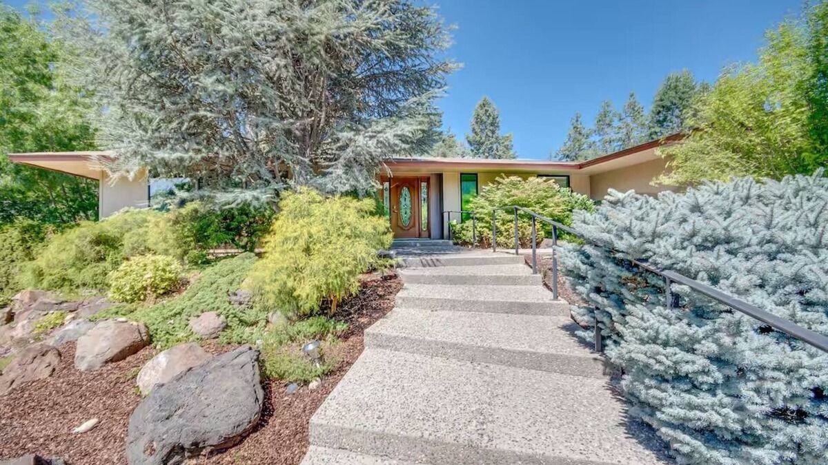Richland House | Spacious, vintage home near River in Richland!