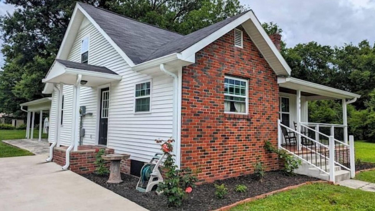 Dunlap House | Spacious vintage home with fireplace