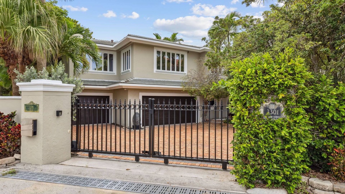 Birch Park Finger Streets House | Spacious Waterfront 5-bedroom house w/pool/spa. Walk to Fort Lauderdale Beach