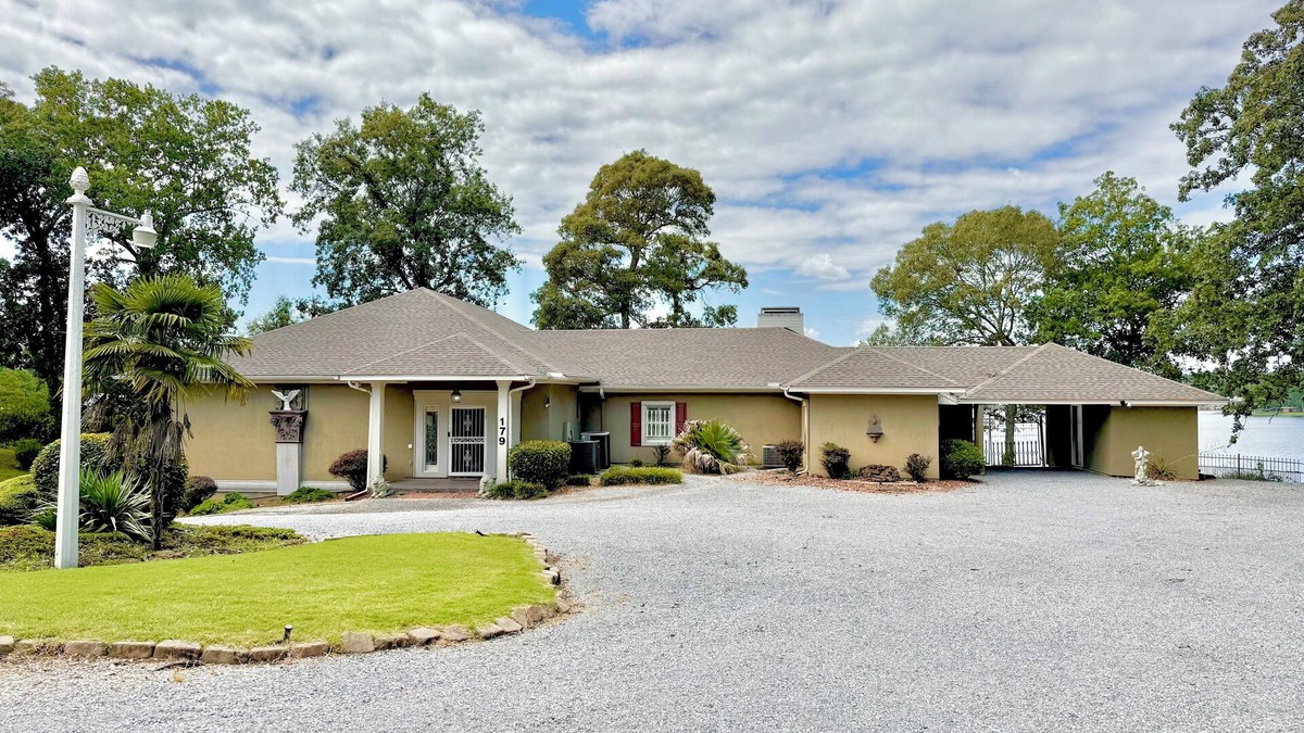 Wetumpka House | Spacious Waterfront House with a private dock on beautiful Lake Jordan.