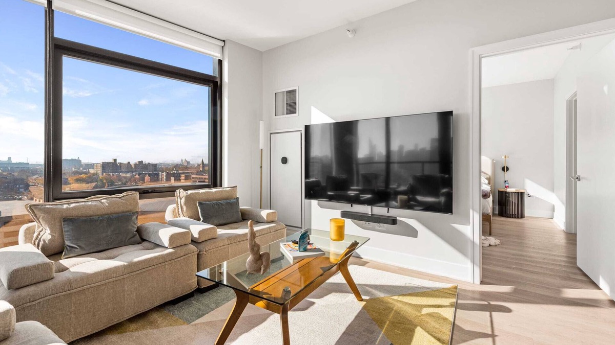 West Loop Apartment | Spacious West Loop Retreat for Business Groups