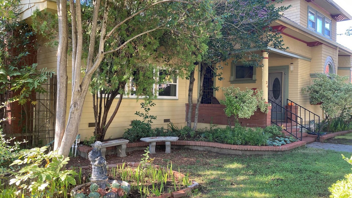 Cloverdale House | Spacious wine country retreat; Sauna, hot tub, gym in charming Cloverdale.
