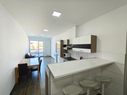 Ostringen Apartment | Spacious Worker Apartments with Rooftop Terrace - Up to 21 Guests