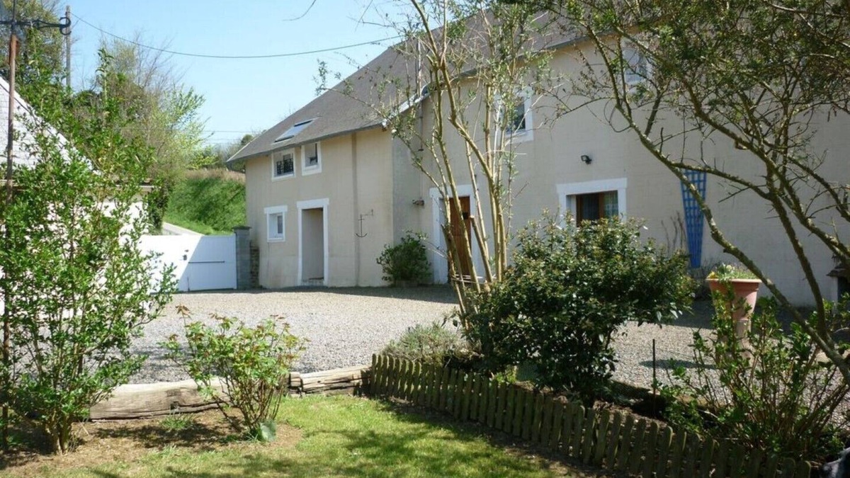 Gavray House | Spacious YELLOW room - Breakfast included