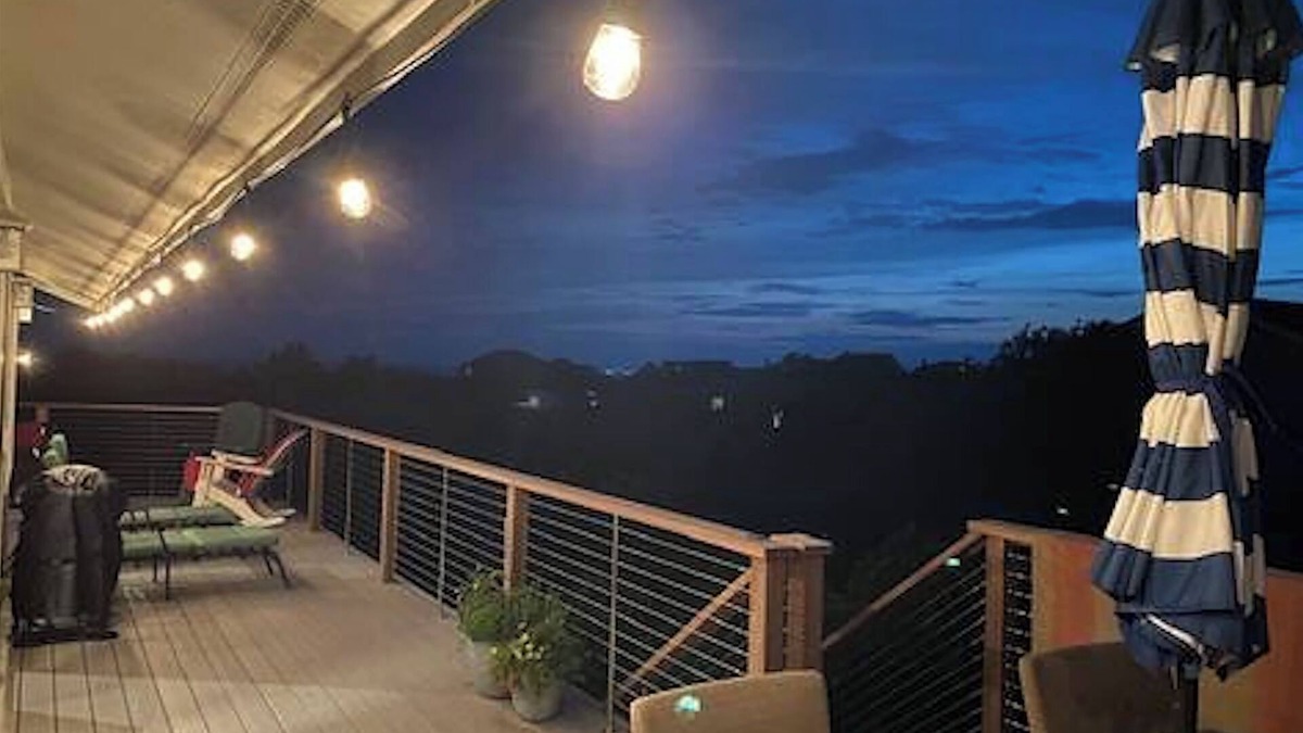 North Truro House | Spacious yet Cozy. BayViews, AC. Walk to Private Bch. The Cape Cod dream stay