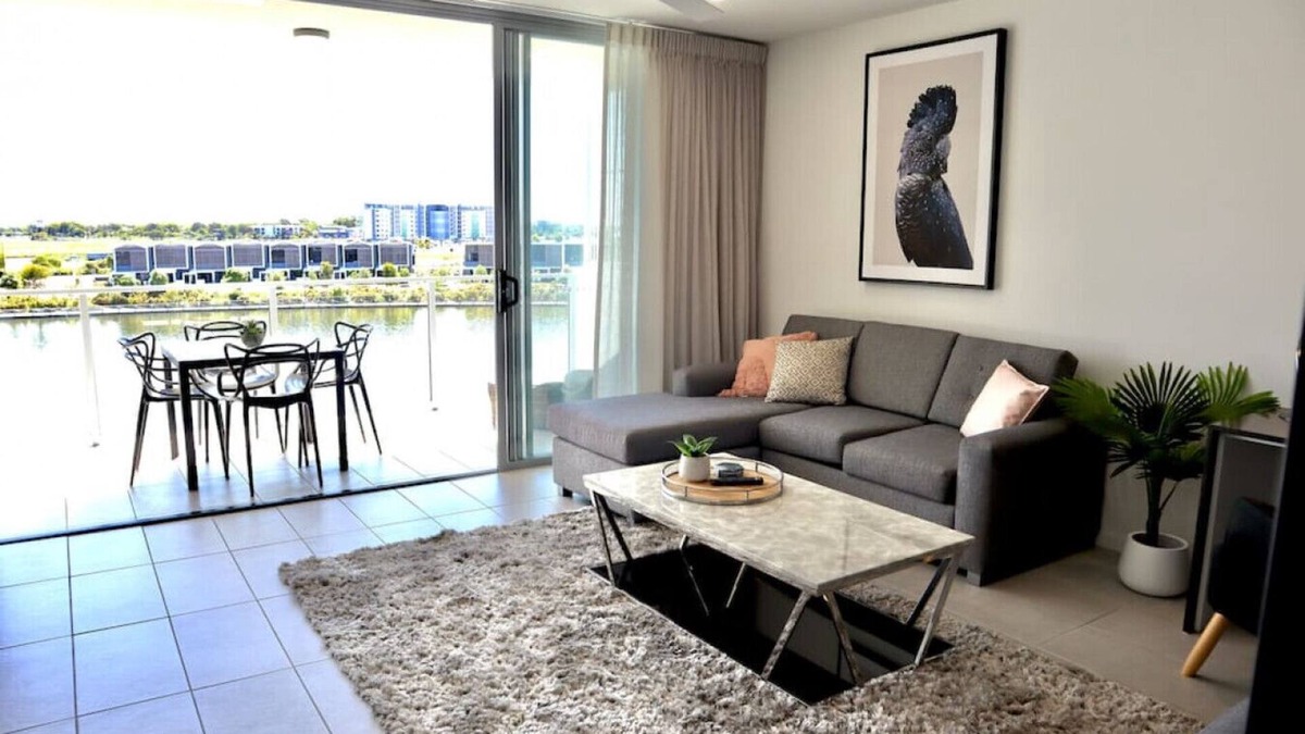 Birtinya Apartment | Spacious1BRMApt* Water Views #2