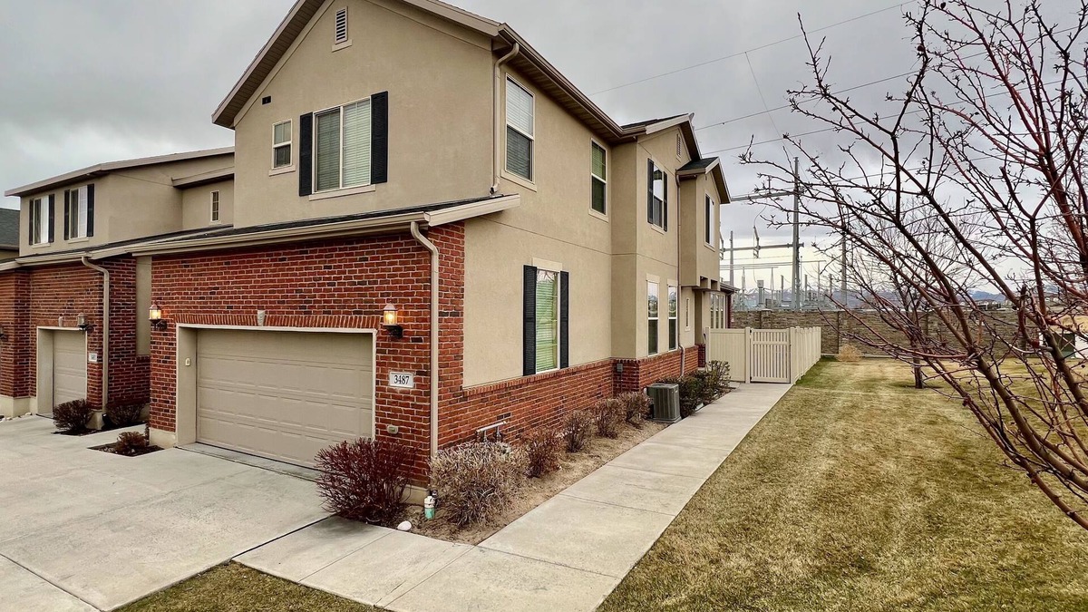 Lehi House | SpaciousTownhome with Private Back Yard
