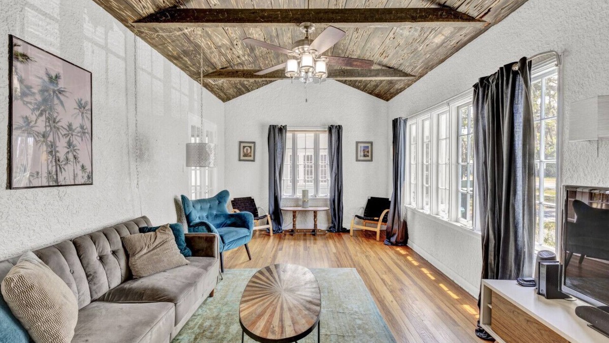 Kingston House | Spanish Beach Bungalow MainHouse