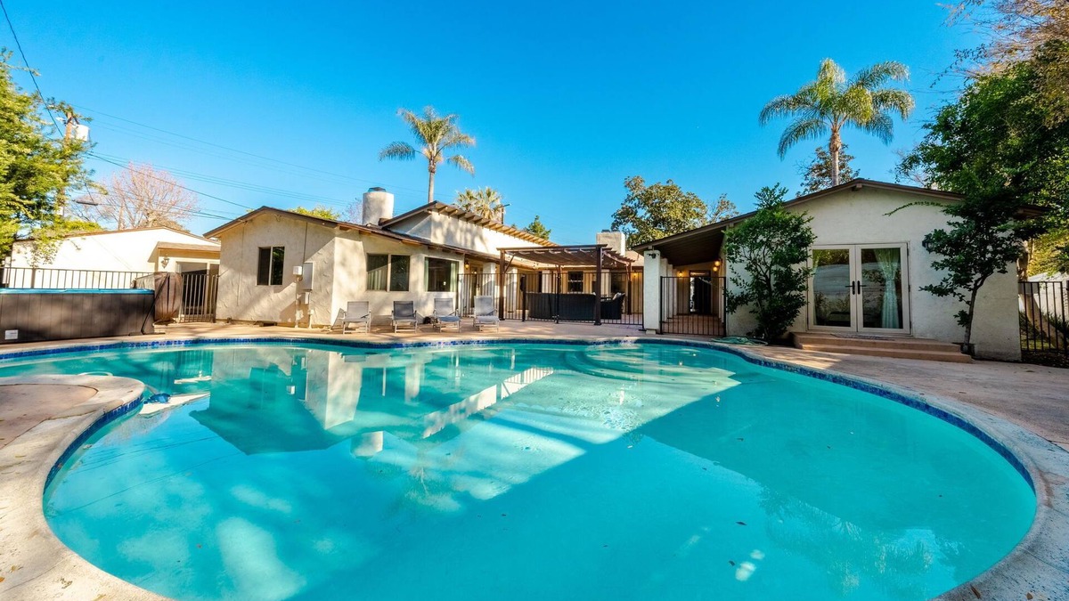 Toluca Lake House | Spanish Villa Heated Pool/Jacuzzi/Pingpong/Mini-golf