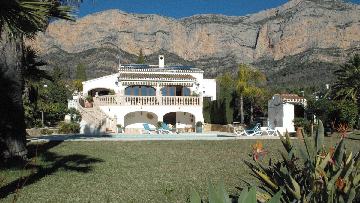 Ermita Villa | Spanish villa with private pool, garden, air conditioning, terraces. Family-friendly.