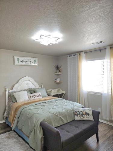 Pasco House | spare private luxury room