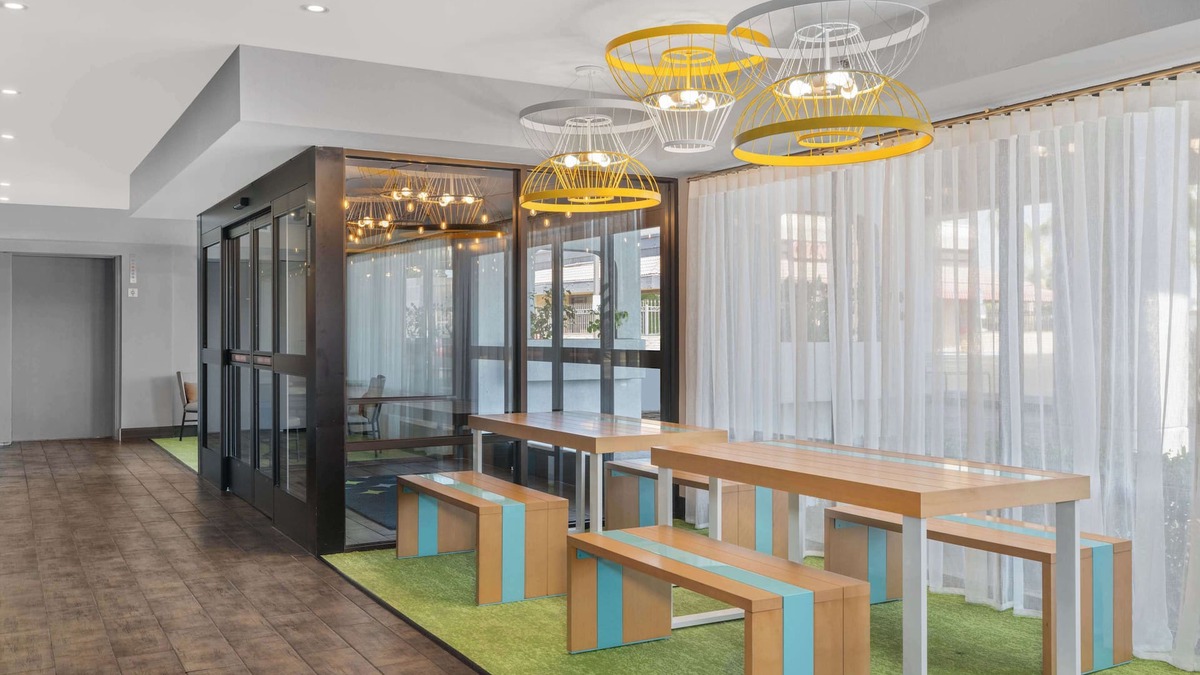 Oleander - Sunset Hotel | Spark by Hilton Bakersfield Central