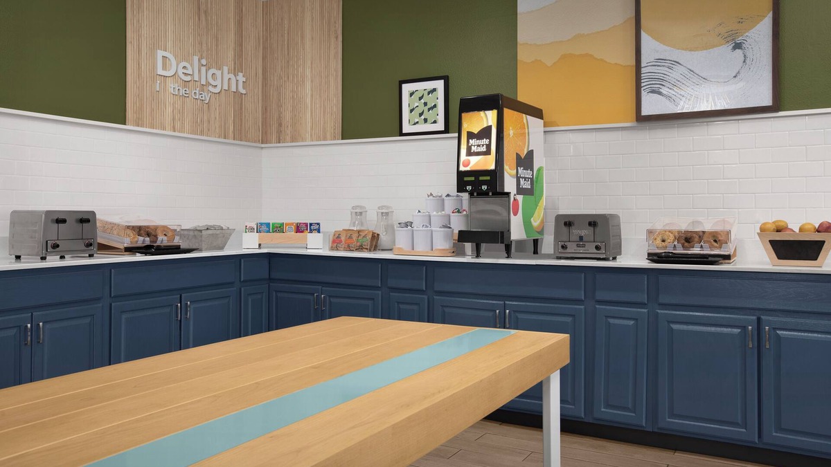 Lakewood Hotel | Spark by Hilton Lakewood Denver Southwest