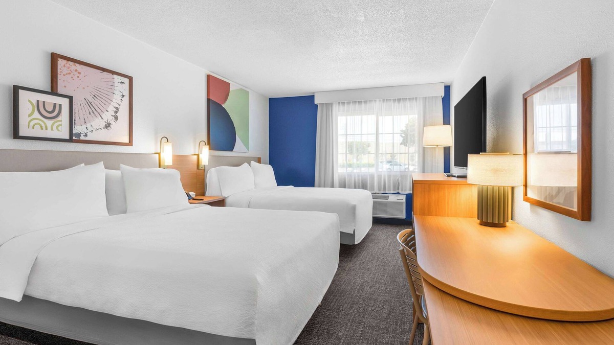 Modesto Hotel | Spark by Hilton Modesto